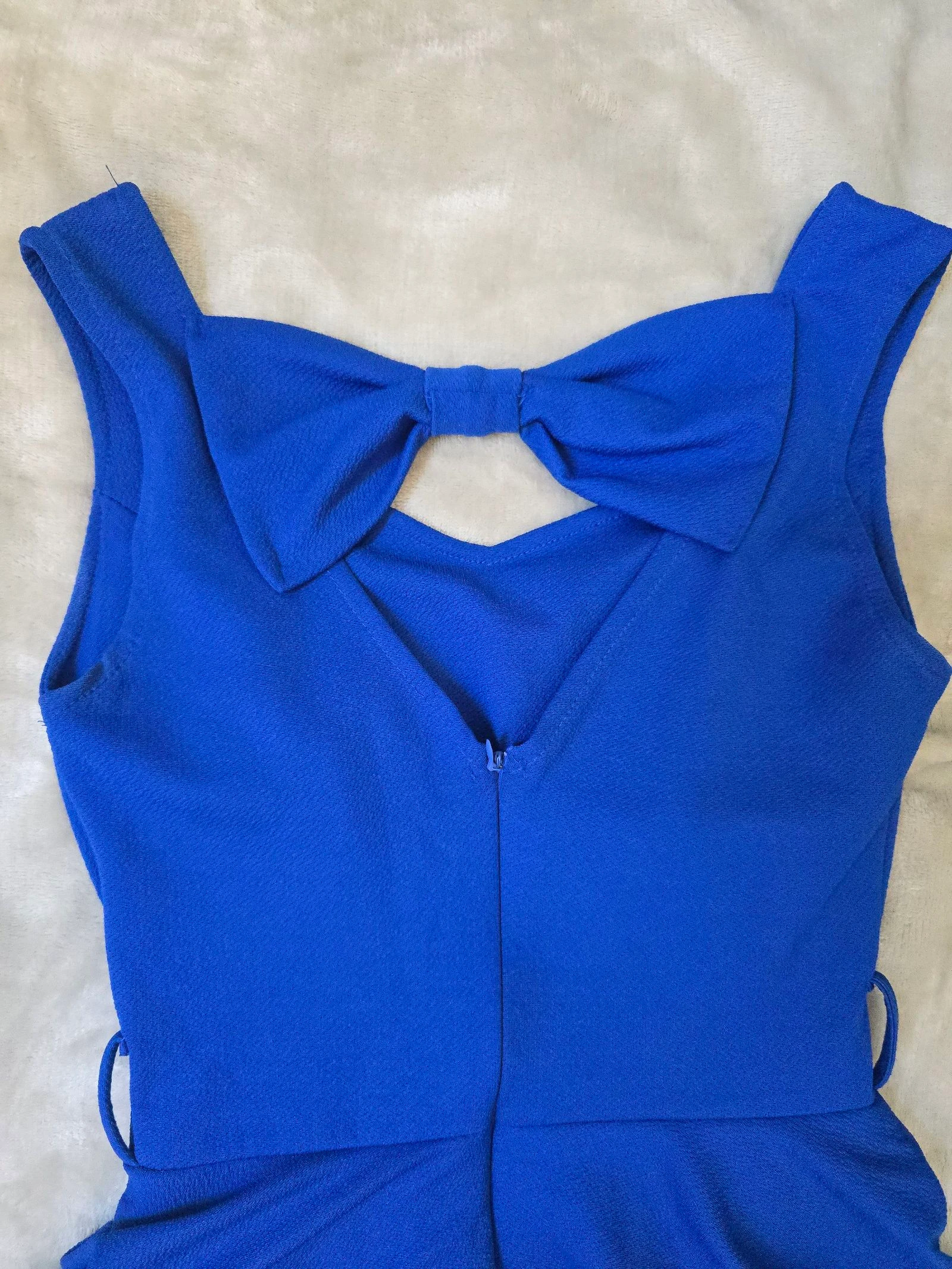 Vestido Mini Bodycon Peplum Azul Real com Laço nas Costas Sem Mangas para Festa Coquetel Tamanho P – photo 5
